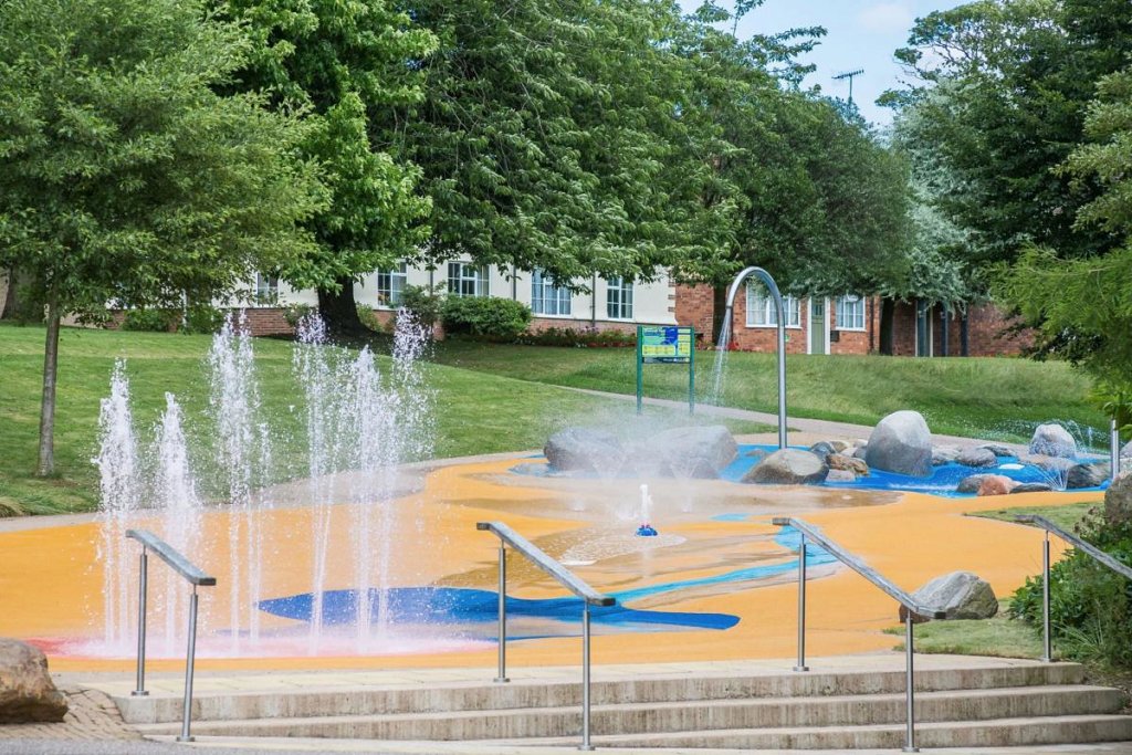 Gheluvelt Park, Worcester - splash pad